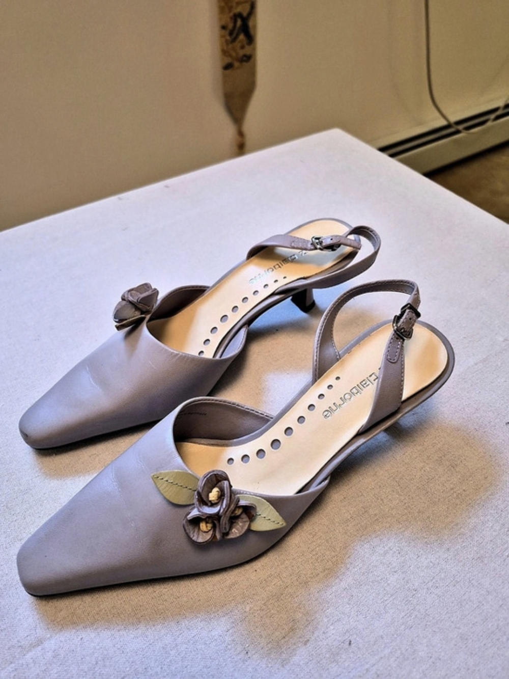 Liz Claiborne Sz 7.5  Floral Slingback Heels in Lilac/Lavender